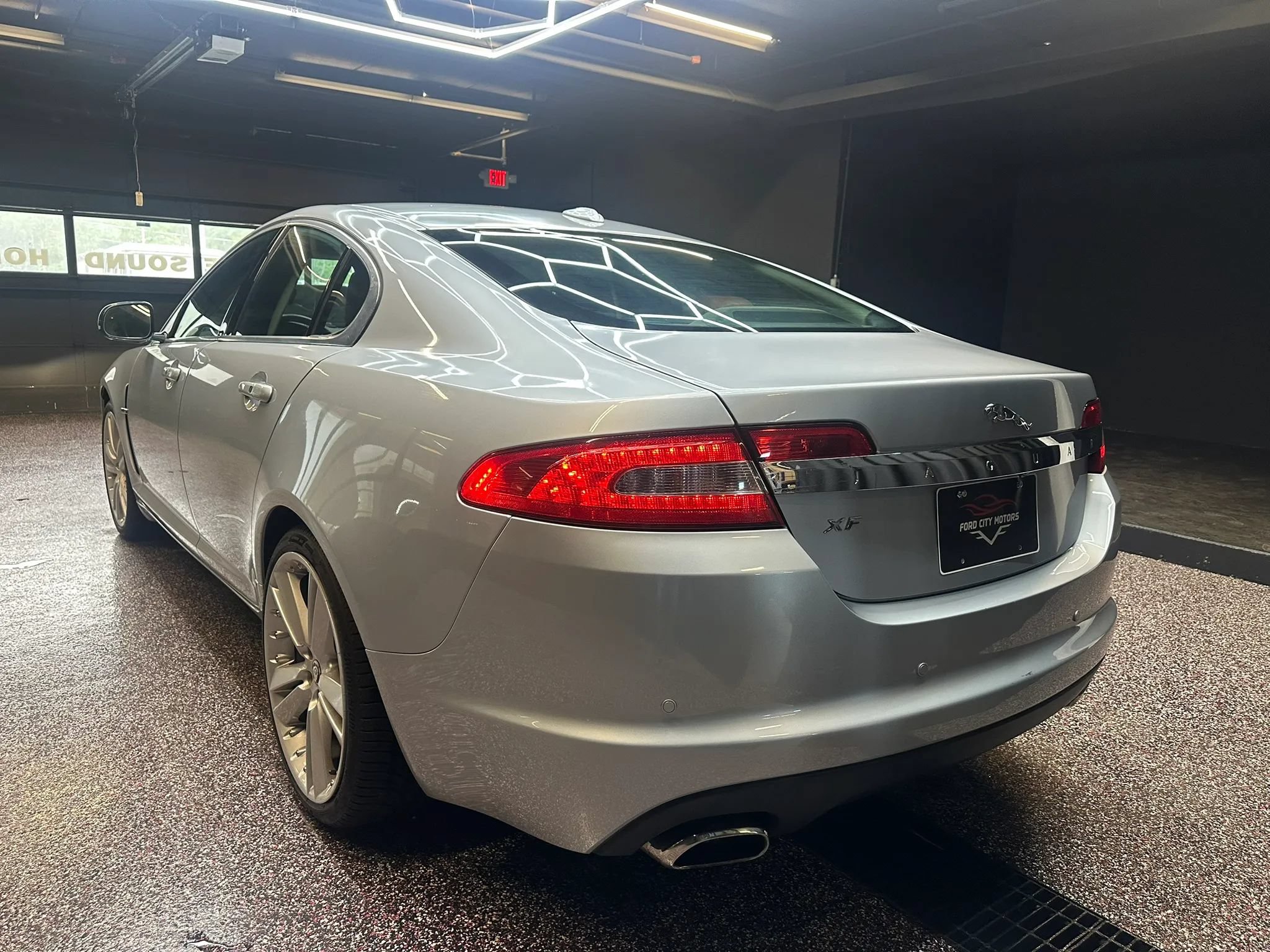 Used 2011 Jaguar XF Premium RWD image 5