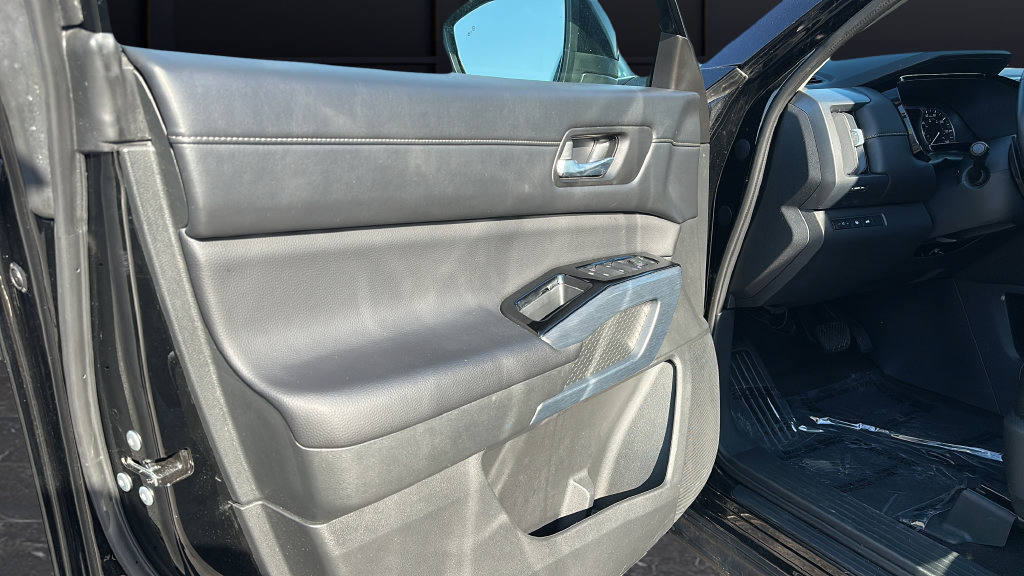Certified 2025 Nissan Pathfinder SL AWD/4WD image 10