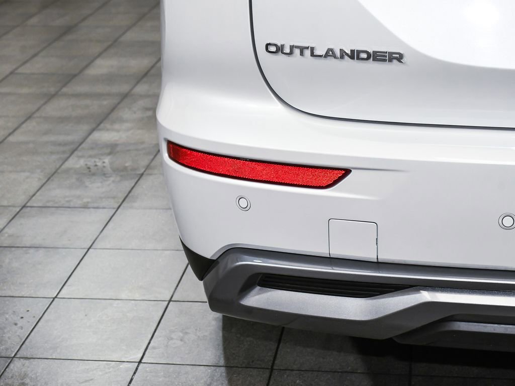 Used 2025 Mitsubishi Outlander SE image 78