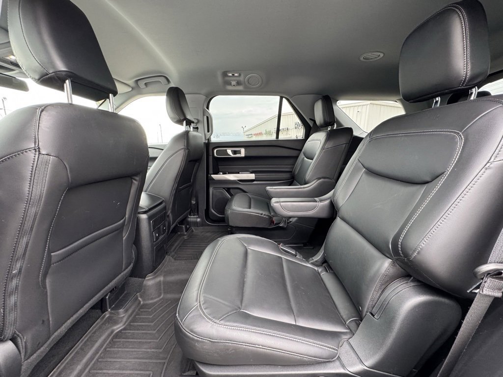 Used 2022 Ford Explorer XLT w/ Equipment Group 202A image 13