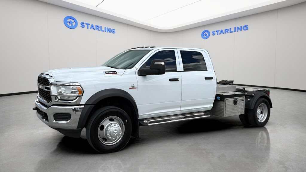Used 2024 RAM 5500 Tradesman w/ Chrome Appearance Group AWD/4WD image 2