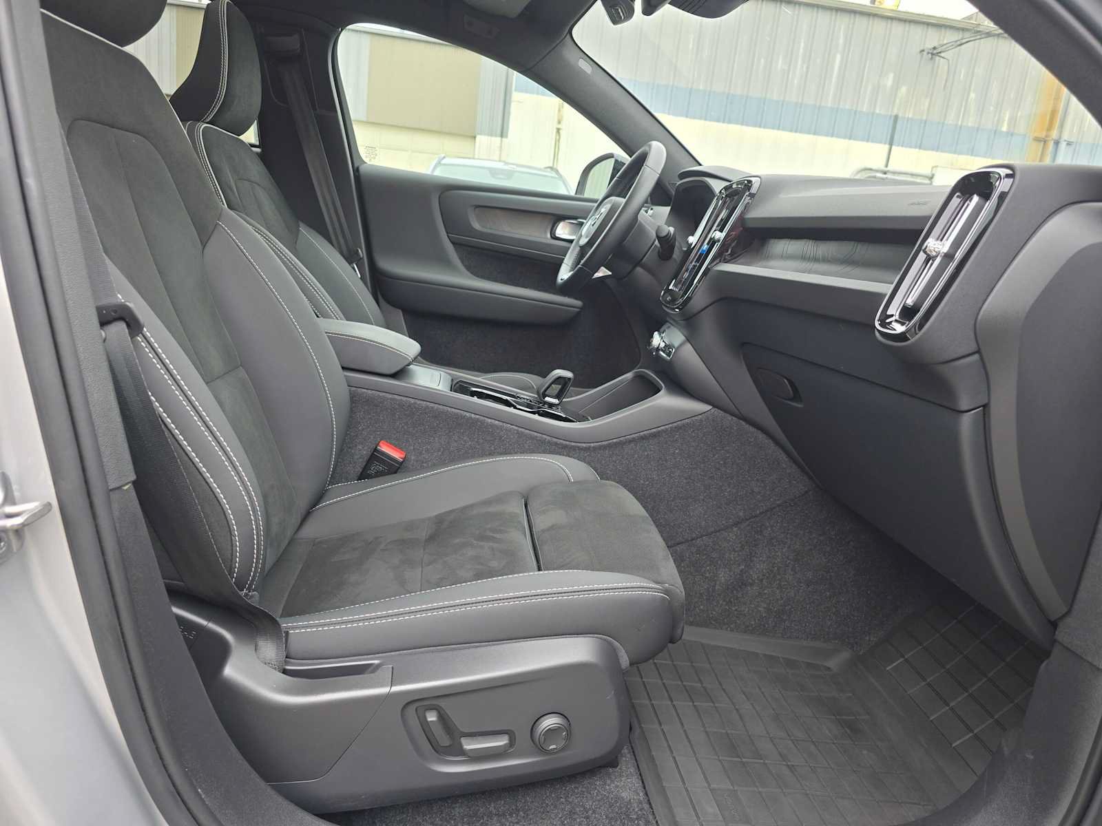 Certified 2023 Volvo C40 P8 Recharge Ultimate w/ Protection Package Premier AWD/4WD image 11