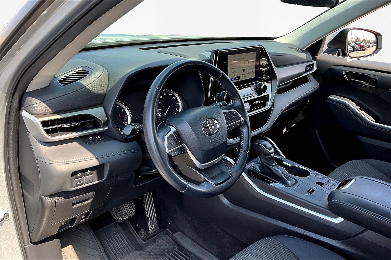 Used 2023 Toyota Highlander LE image 17