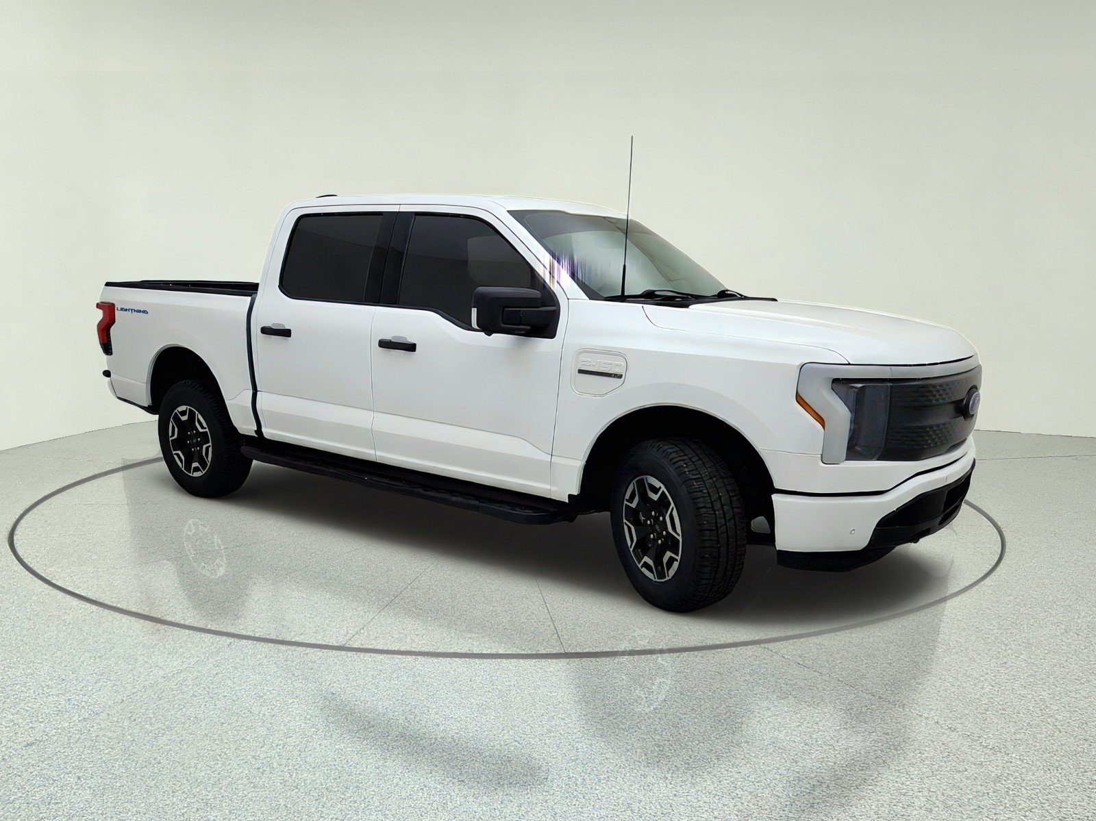 Used 2023 Ford F150 Lightning XLT AWD/4WD image 5