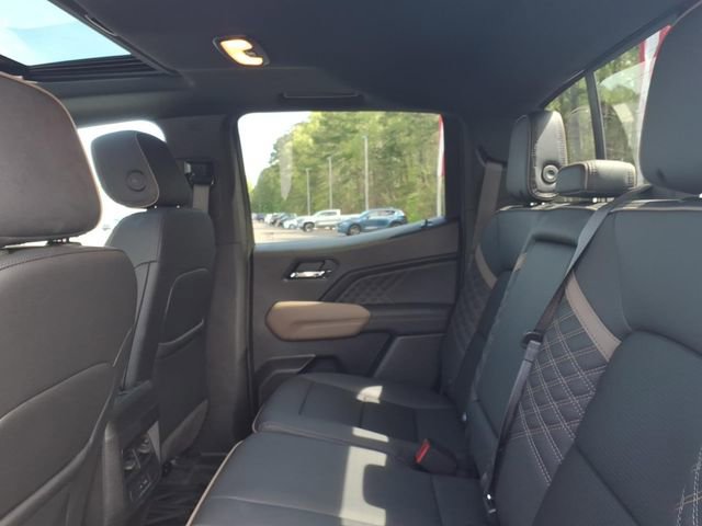 Used 2024 GMC Canyon Denali image 7