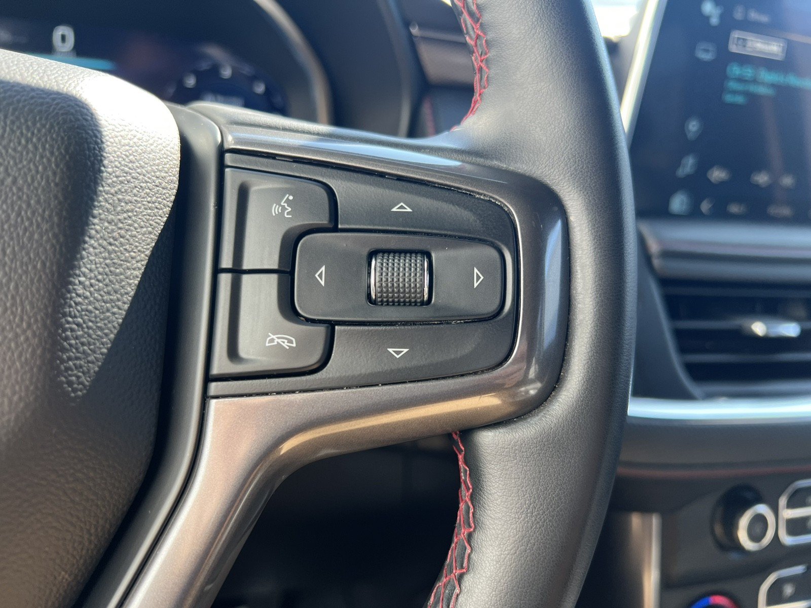 Used 2024 Chevrolet Suburban RST RWD image 28