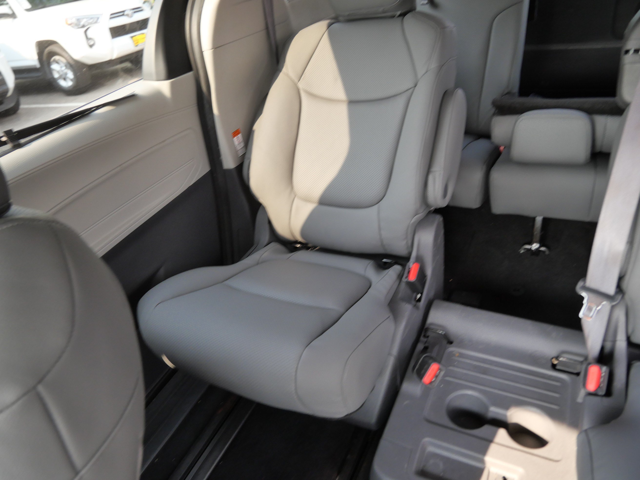 Certified 2021 Toyota Sienna LE AWD/4WD image 12
