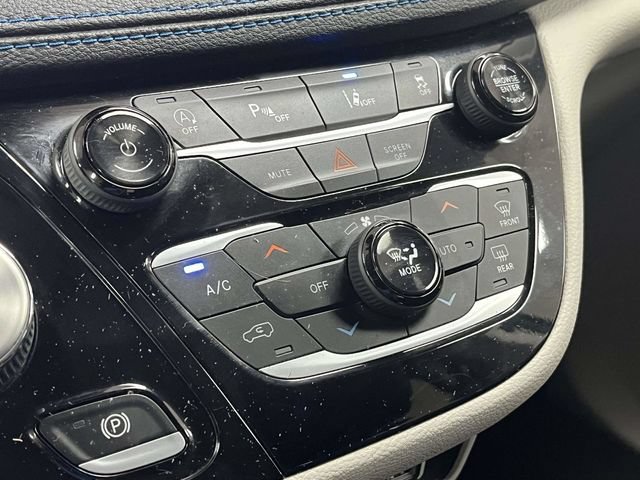 Used 2021 Chrysler Pacifica Touring w/ Cold Weather Group FWD image 35