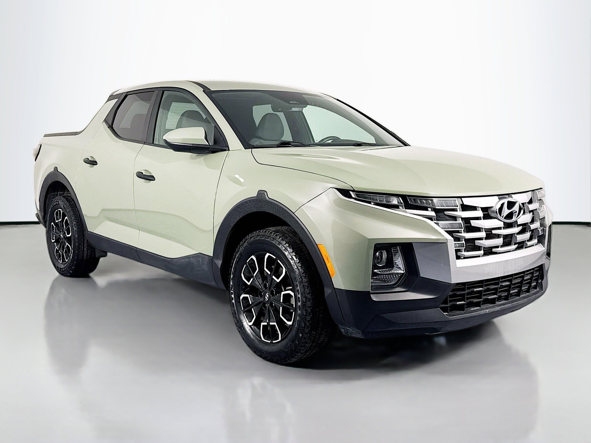 Used 2023 Hyundai Santa Cruz SE image 3