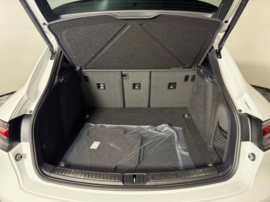 New 2026 Porsche Macan image 17