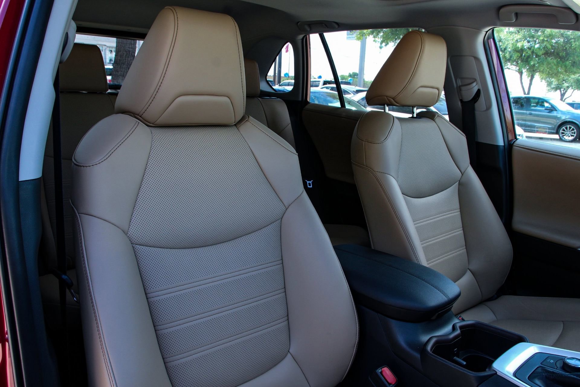 Used 2024 Toyota RAV4 Limited image 31