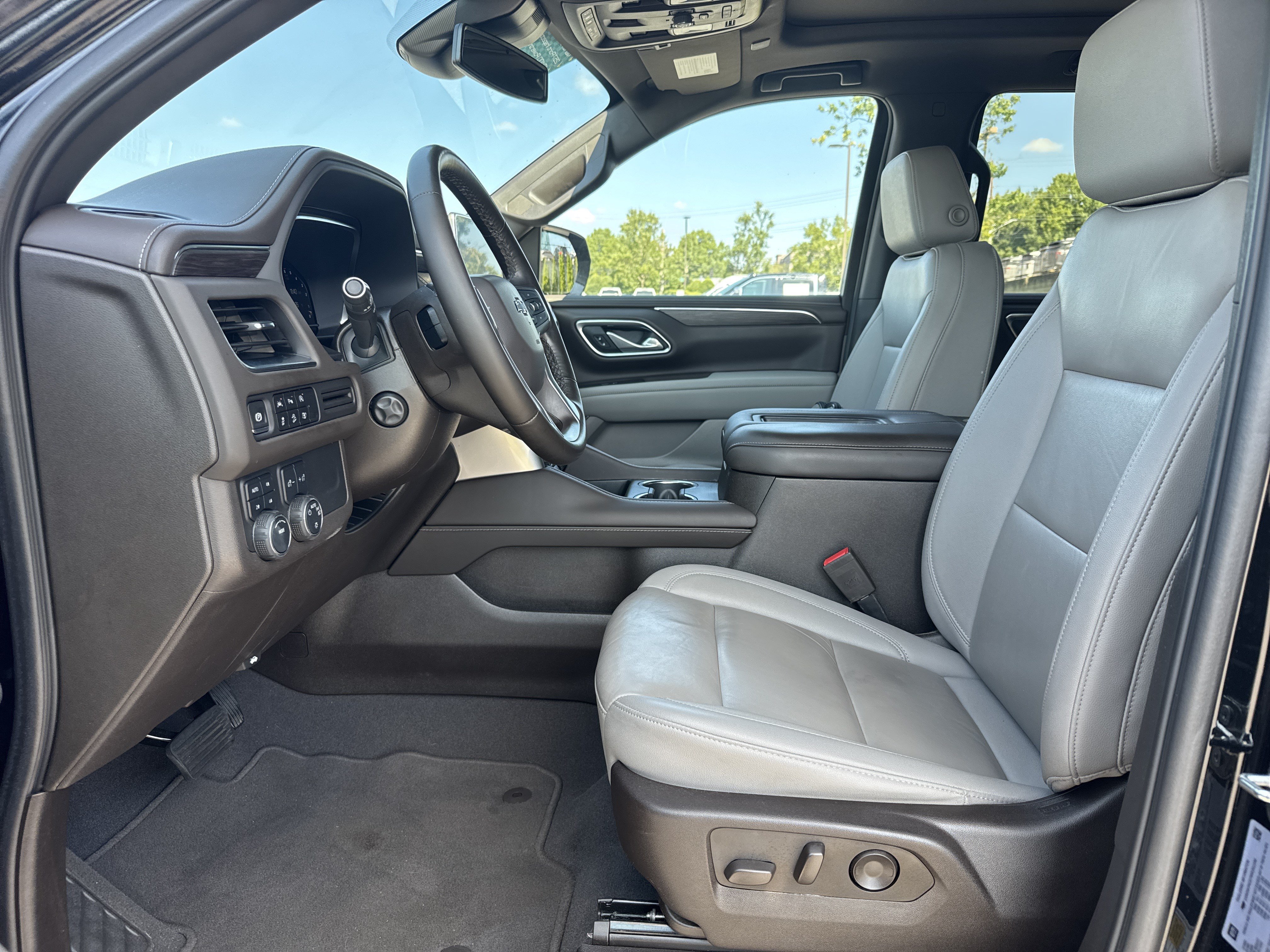Used 2024 Chevrolet Tahoe Z71 w/ Luxury Package AWD/4WD image 16