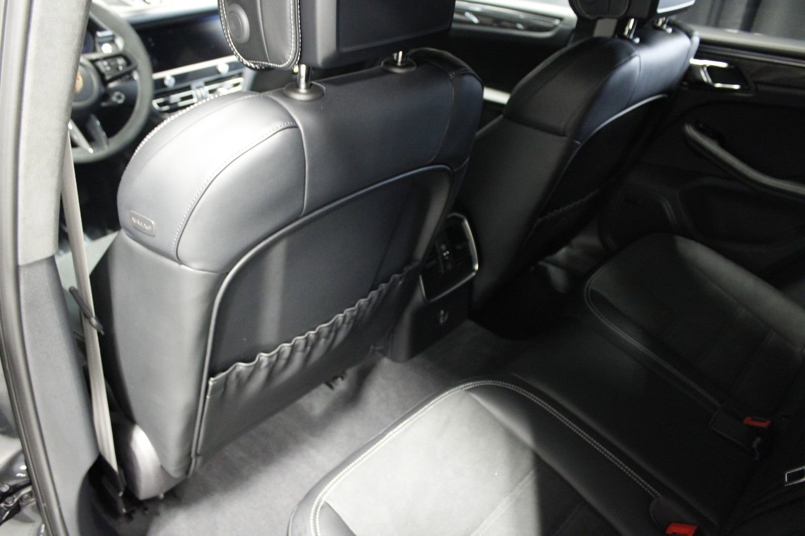Certified 2025 Porsche Macan GTS image 37