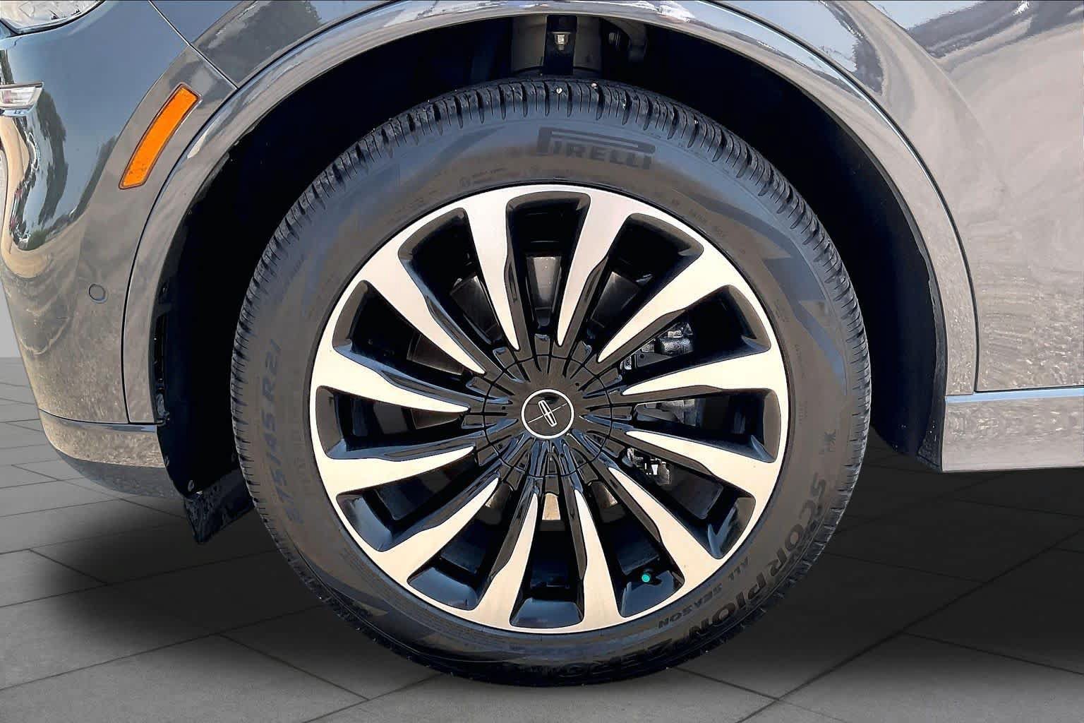 Used 2020 Lincoln Aviator Black Label Grand Touring w/ Class IV Trailer Tow Package AWD/4WD image 10