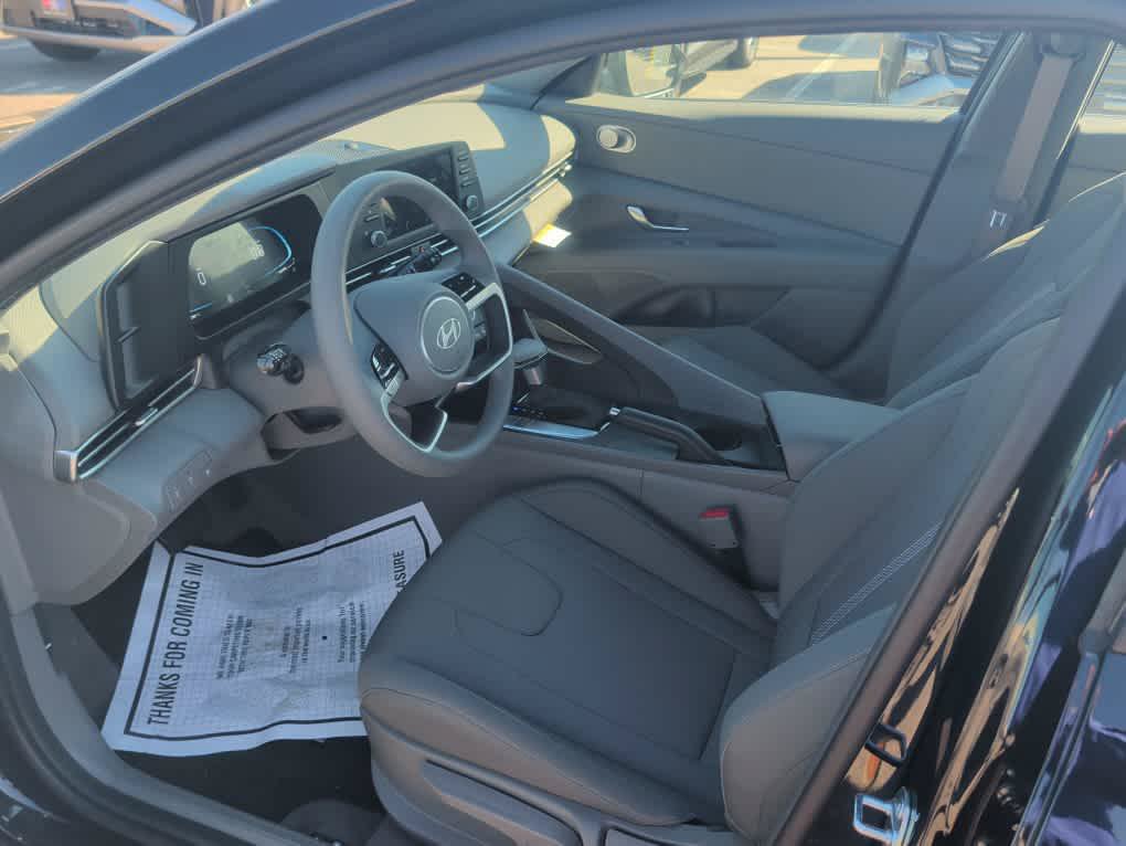 New 2026 Hyundai Elantra SE FWD image 21