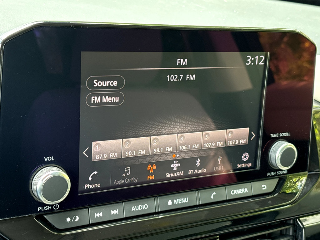 Used 2022 Nissan Pathfinder SV w/ SV Premium Package image 4