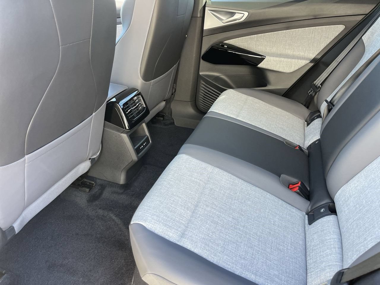 New 2026 Volkswagen ID.4 Pro RWD image 13