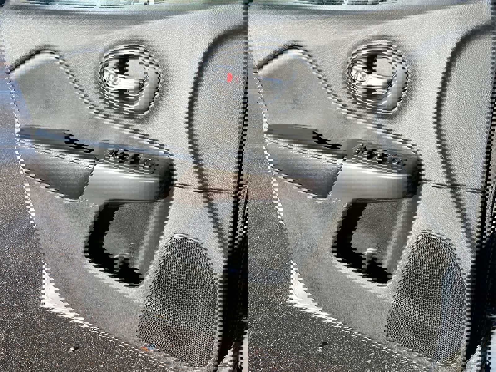 Used 2019 Jeep Cherokee Latitude w/ Popular Appearance Group image 30