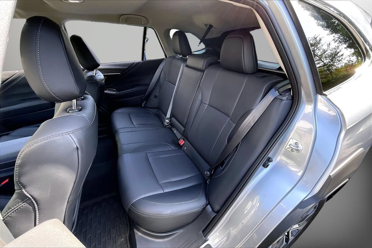 Used 2025 Subaru Outback Limited AWD/4WD image 23
