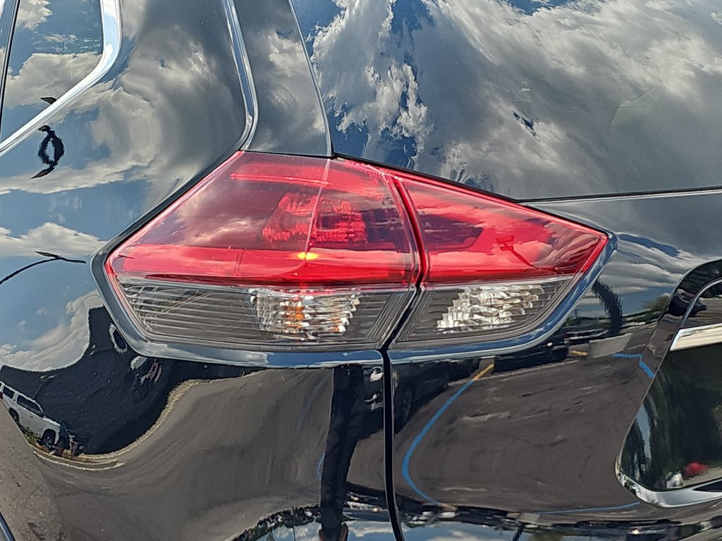 Used 2020 Nissan Rogue SL FWD image 34