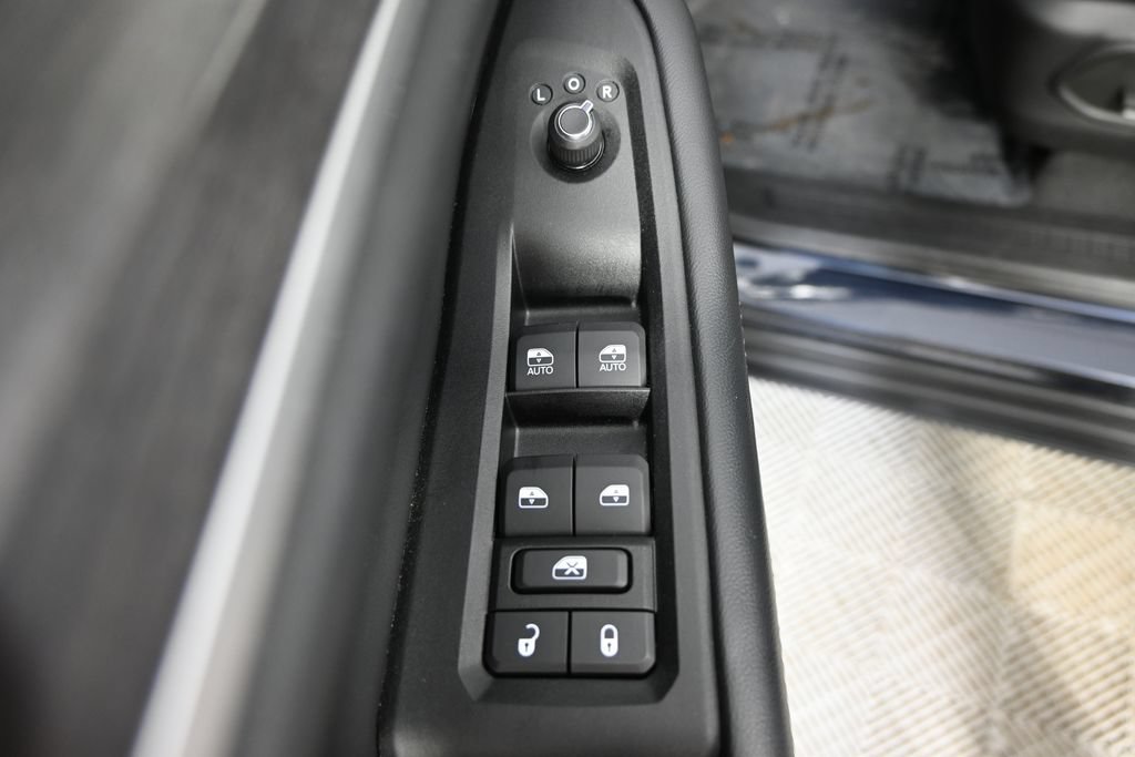 Used 2023 Jeep Grand Cherokee L Limited w/ Luxury Tech Group II AWD/4WD image 20