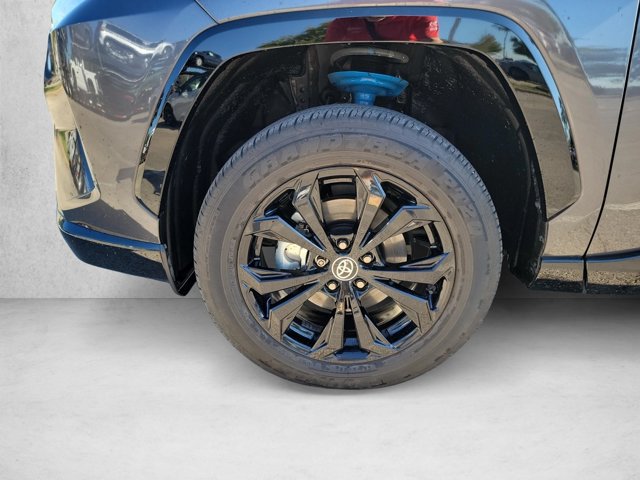 Used 2025 Toyota RAV4 XSE AWD/4WD image 28
