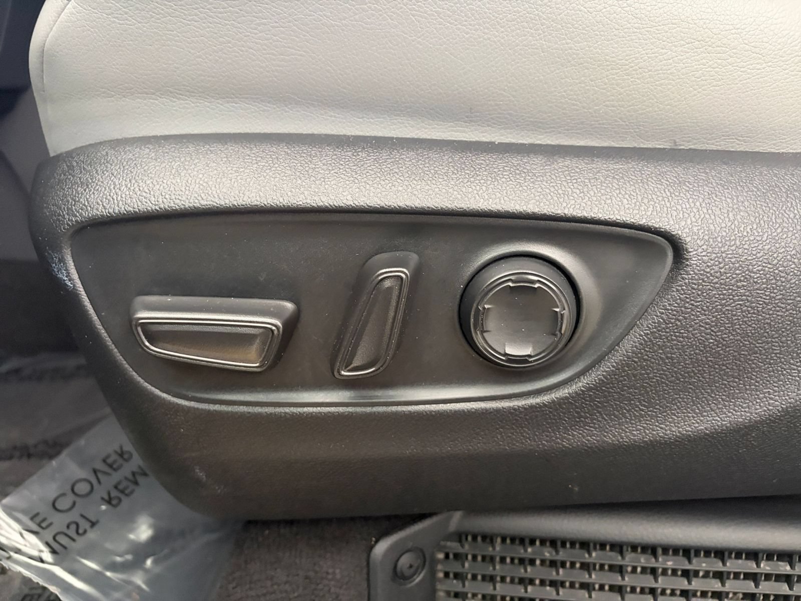 Used 2024 Toyota Sienna XLE FWD image 21