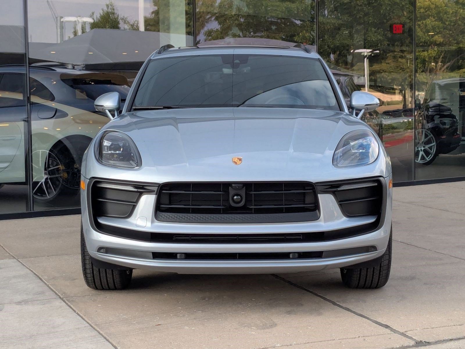 Certified 2026 Porsche Macan AWD/4WD image 6