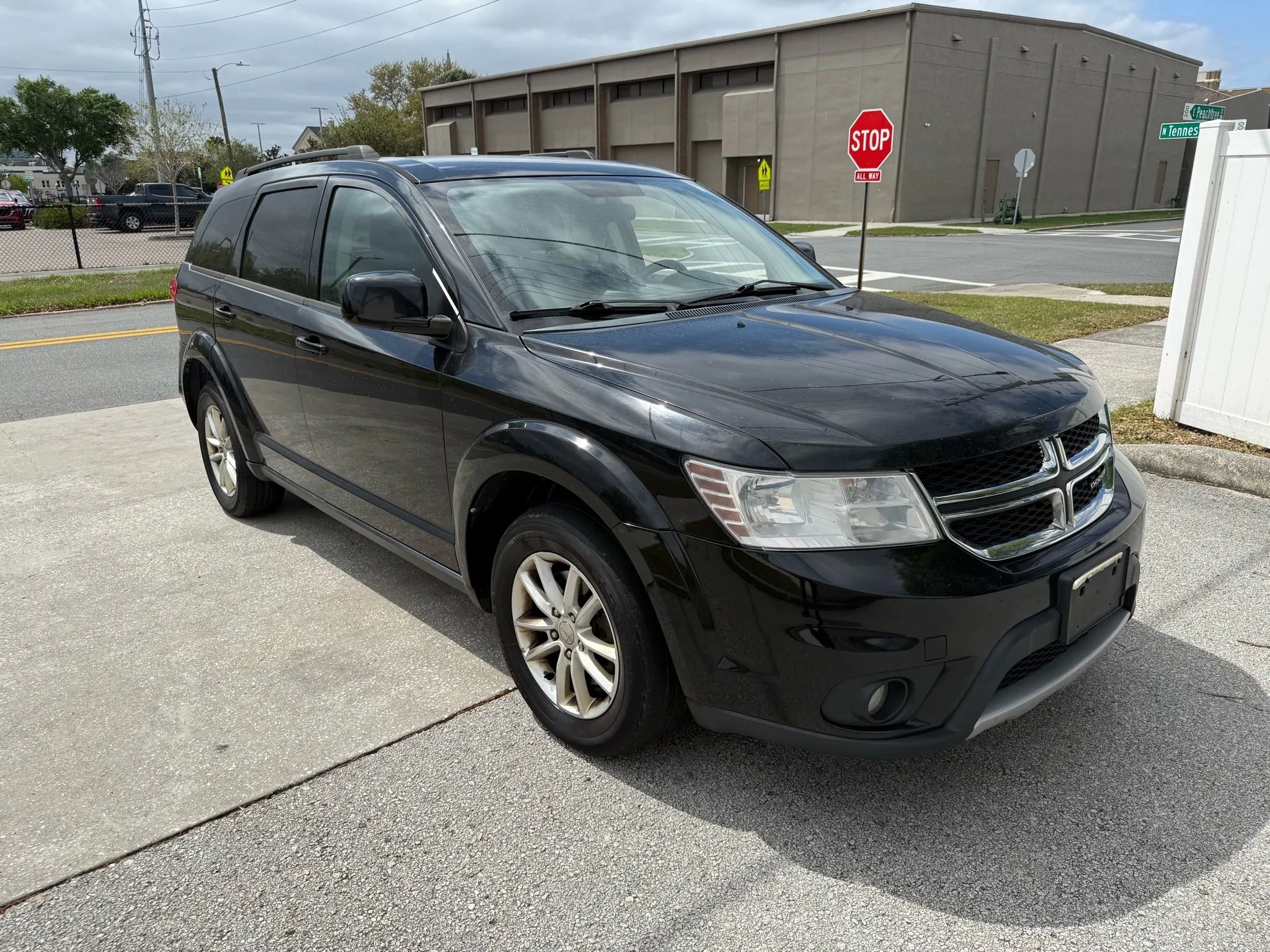 Used 2017 Dodge Journey SXT w/ Comfort/Convenience Group image 3