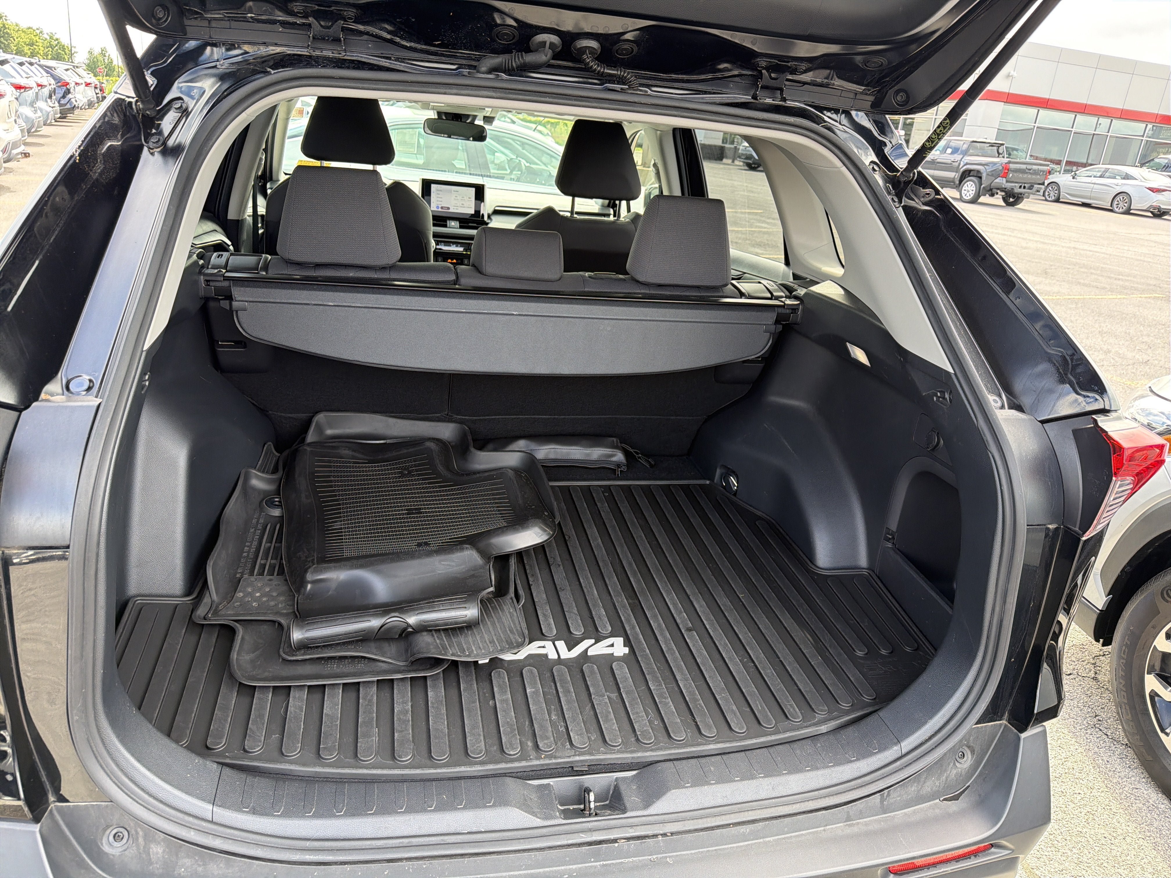 Used 2023 Toyota RAV4 XLE w/ XLE Grade Weather Package AWD/4WD image 25