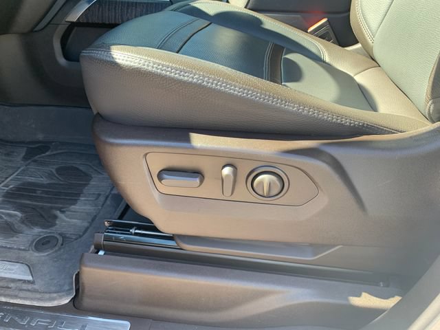 Used 2021 GMC Sierra 3500 Denali w/ Denali Ultimate Package AWD/4WD image 19