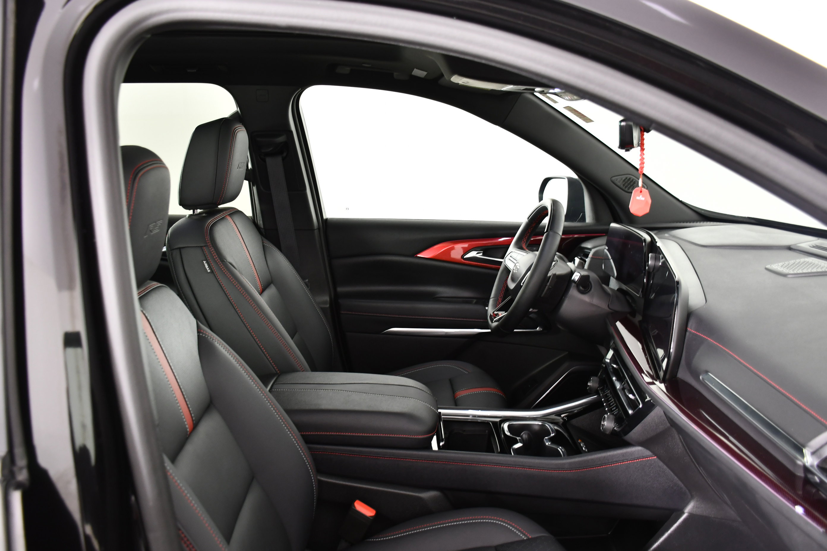 Used 2026 Chevrolet Traverse RS image 33