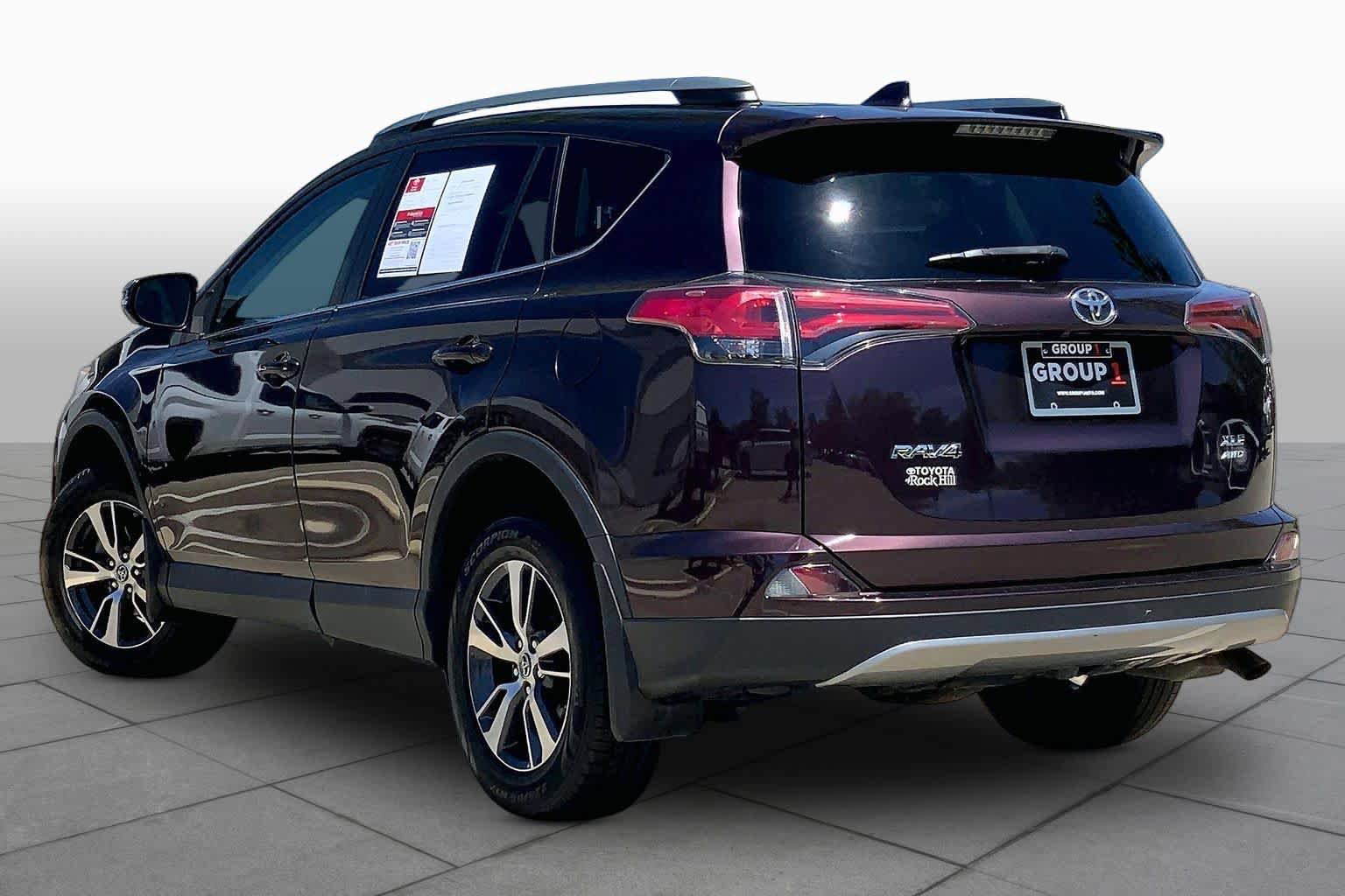 Used 2018 Toyota RAV4 XLE AWD/4WD image 12