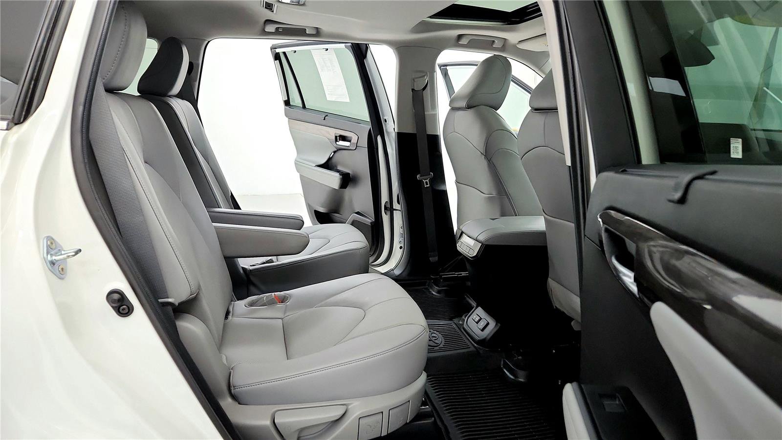 Used 2023 Toyota Highlander Limited image 30