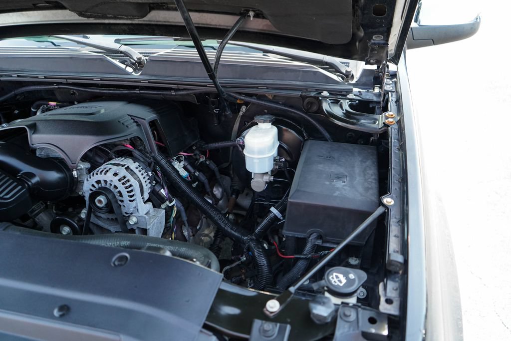 Used 2013 Chevrolet Avalanche LTZ RWD image 37