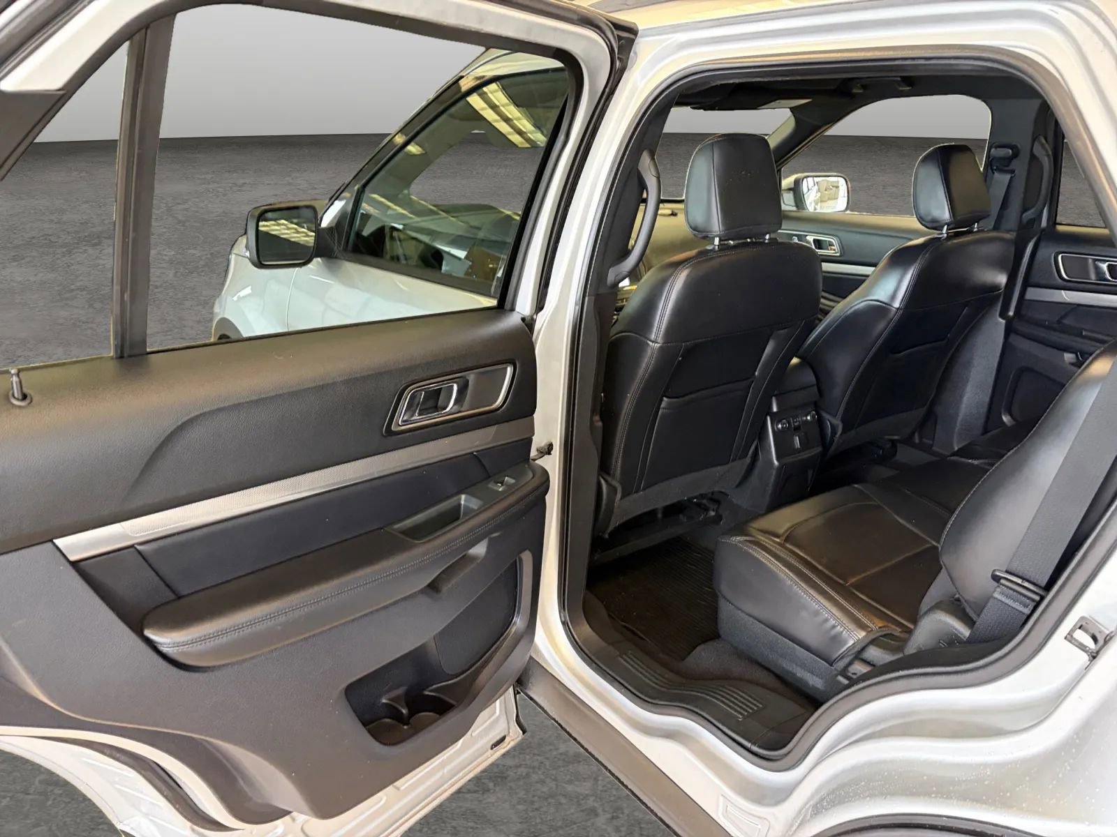 Used 2019 Ford Explorer XLT w/ Equipment Group 202A image 50
