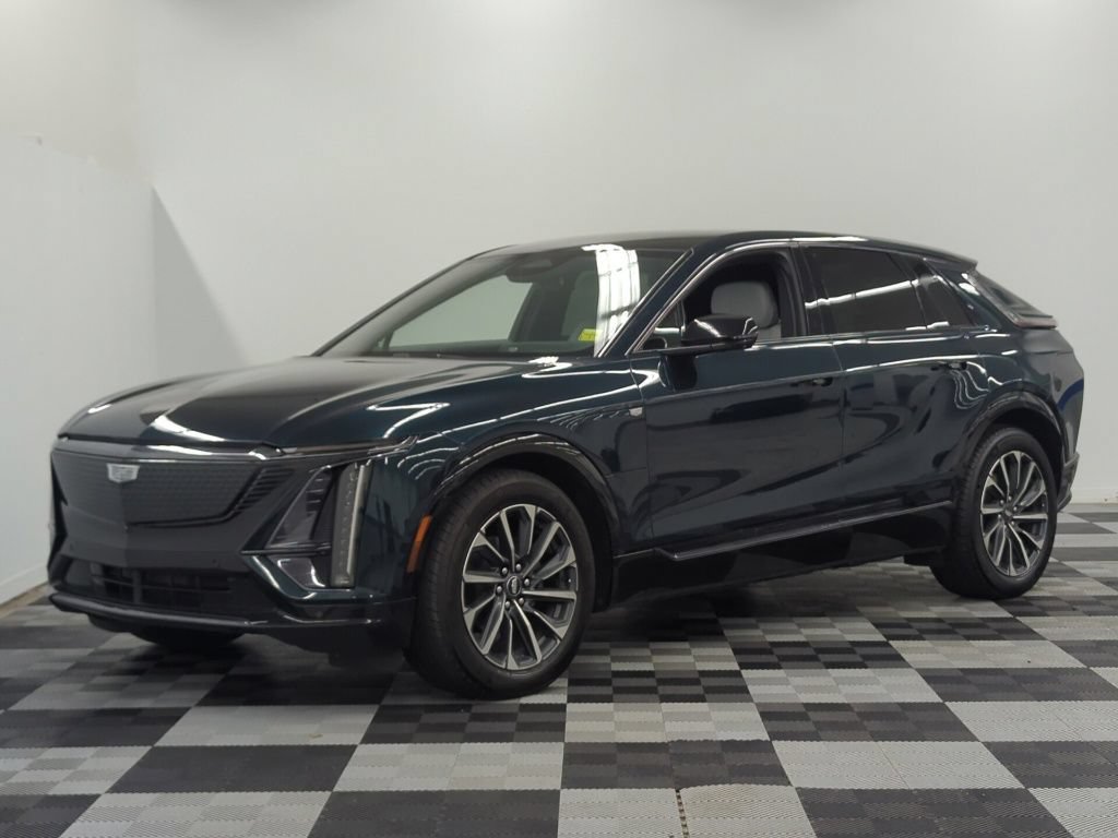 Used 2024 Cadillac Lyriq Sport AWD/4WD image 3