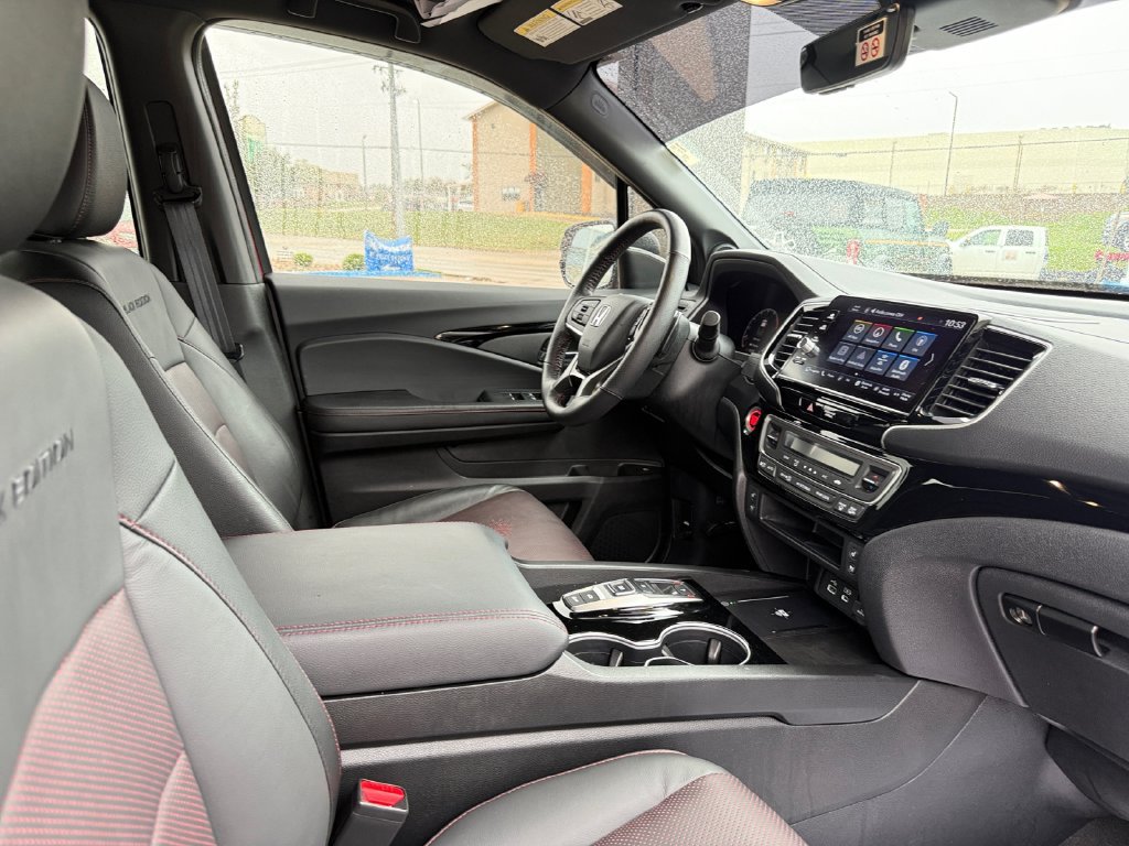 Used 2025 Honda Ridgeline Black Edition image 15