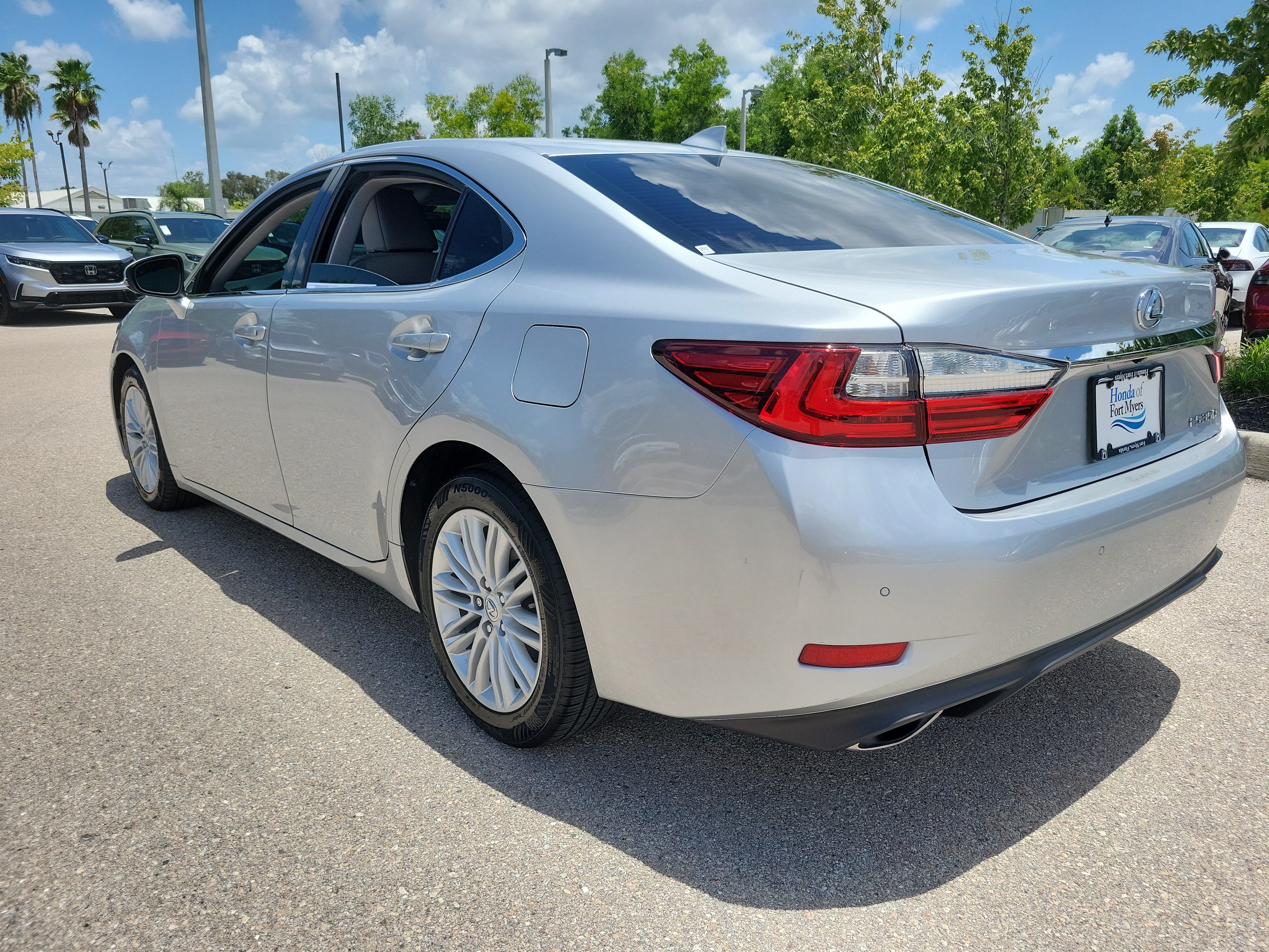 Used 2017 Lexus ES 350 w/ Premium Package FWD image 4