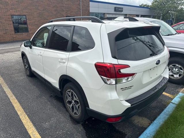 Used 2019 Subaru Forester Premium AWD/4WD image 4
