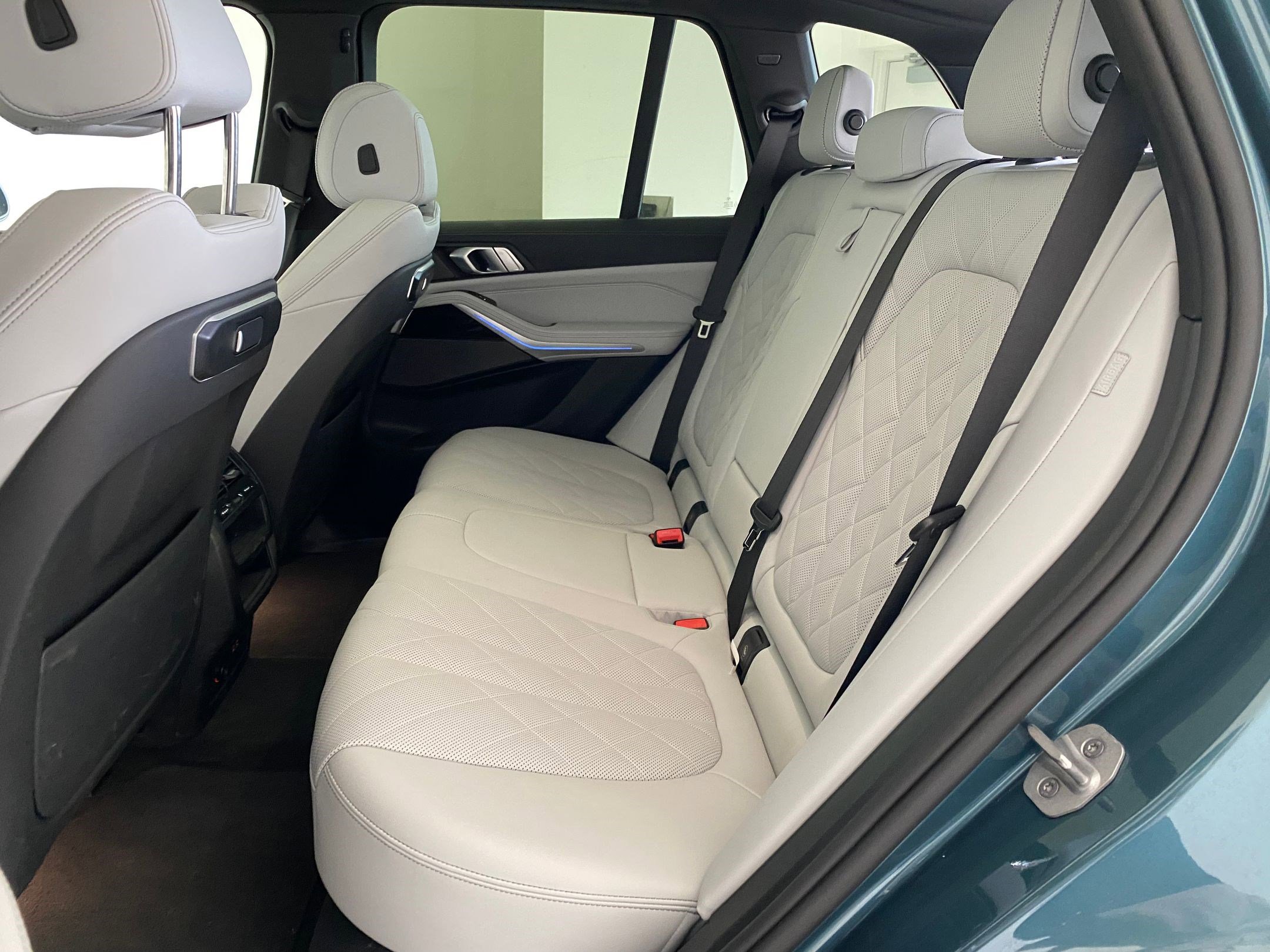 Used 2025 BMW X5 xDrive50e w/ Premium Package image 13