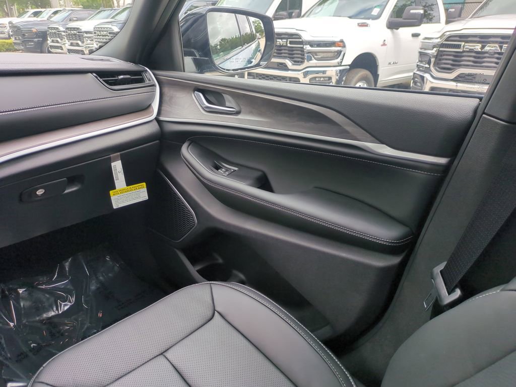 New 2026 Jeep Grand Cherokee Limited AWD/4WD image 18