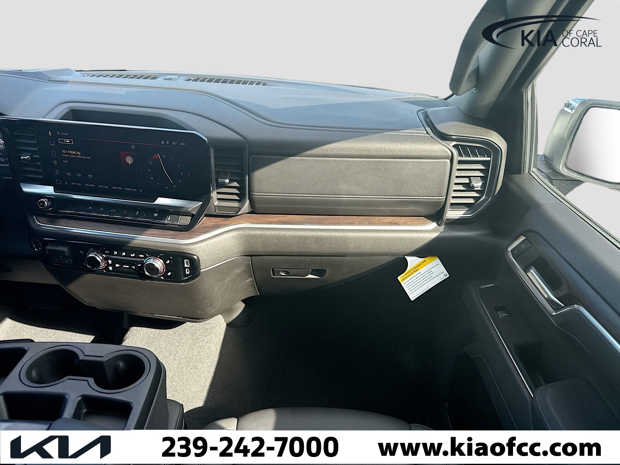 Used 2026 GMC Sierra 1500 SLT AWD/4WD image 16