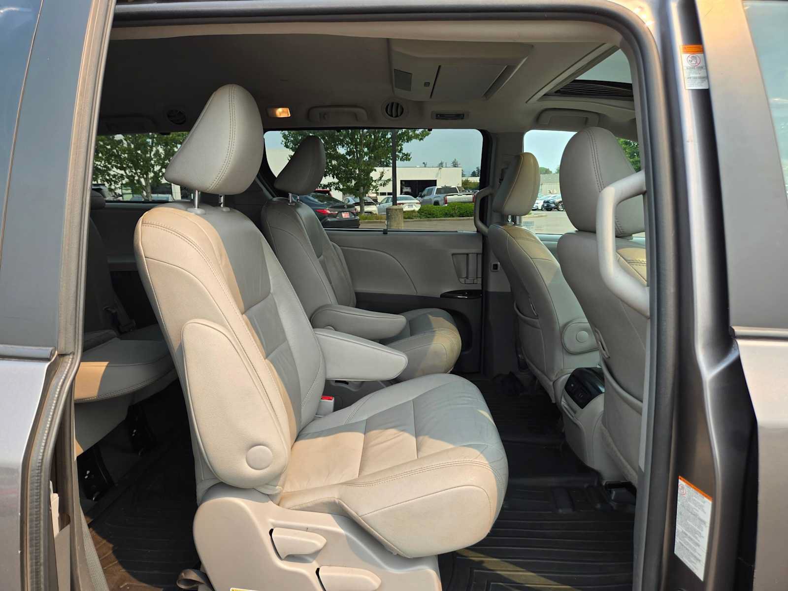 Used 2016 Toyota Sienna XLE Premium AWD/4WD image 11