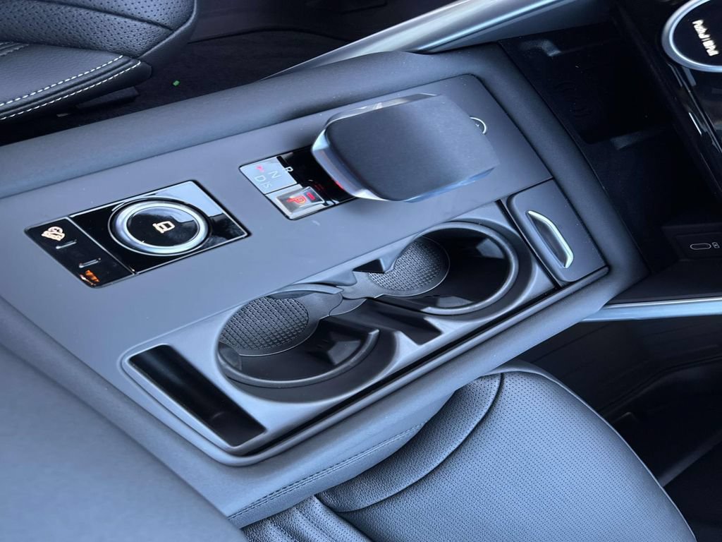 New 2026 Land Rover Discovery S AWD/4WD image 27