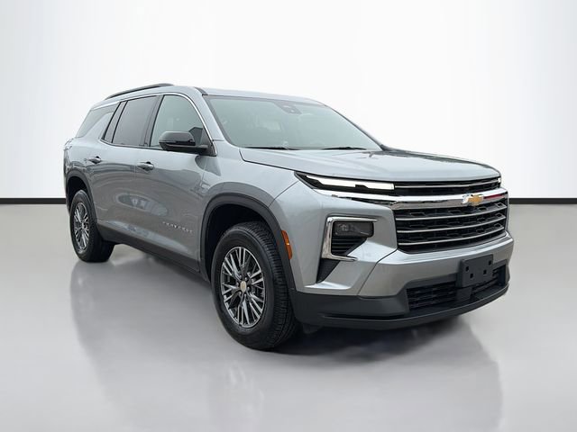 Used 2024 Chevrolet Traverse LT image 1