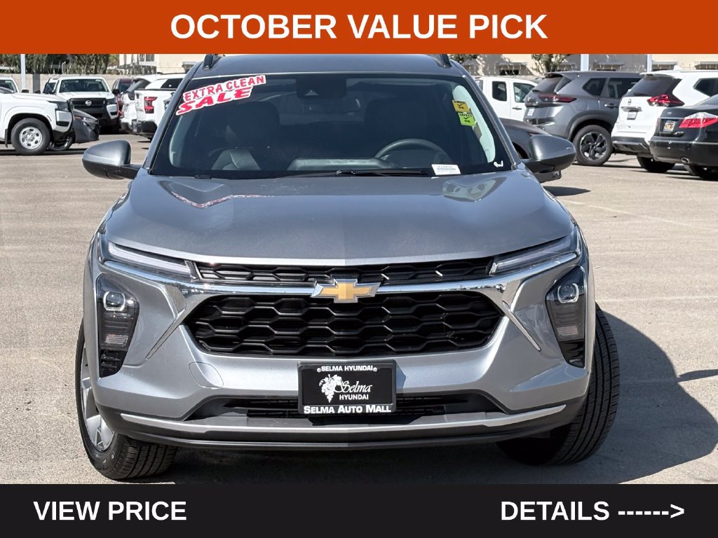 Used 2025 Chevrolet Trax LT FWD image 3
