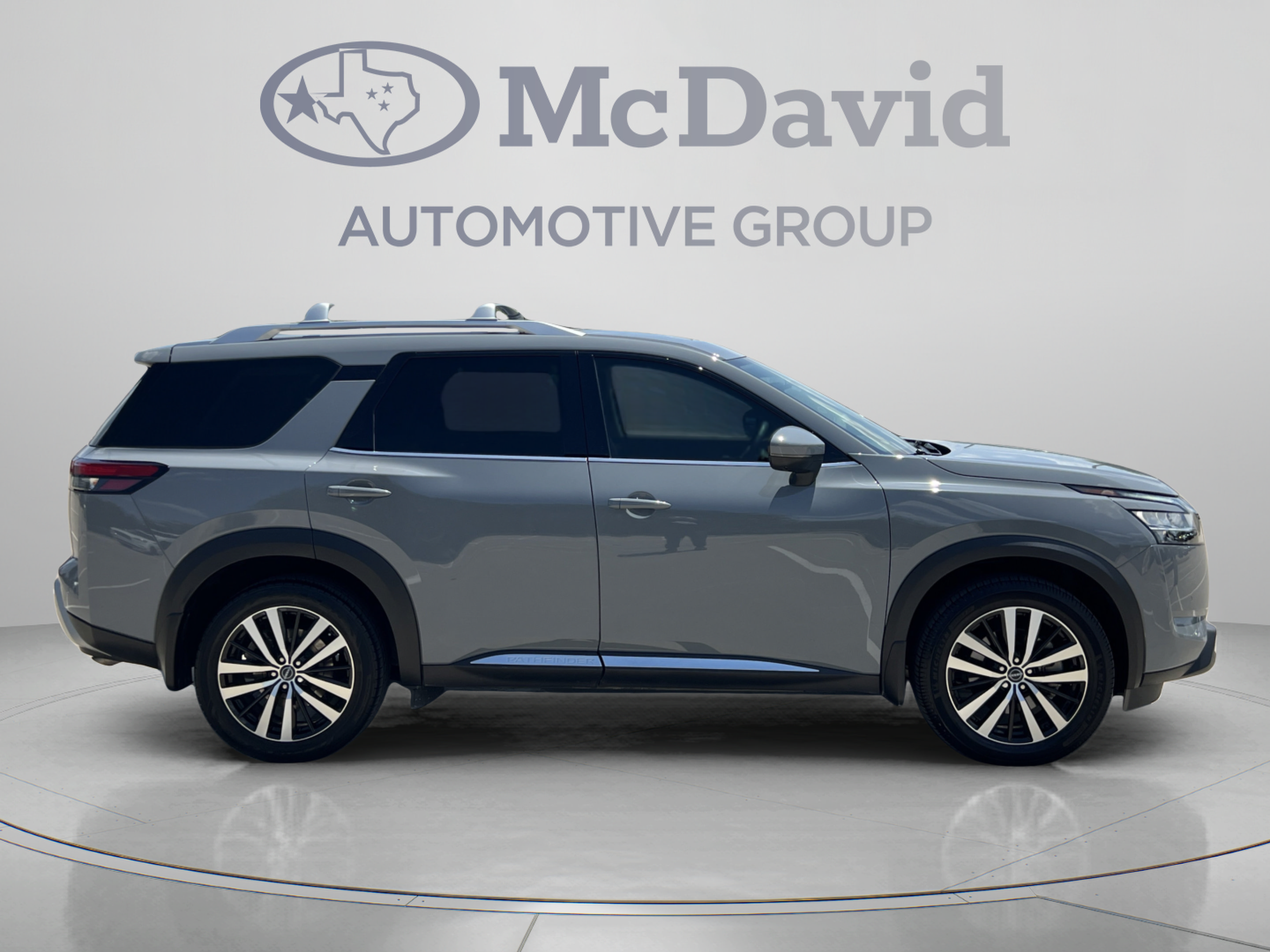 Used 2024 Nissan Pathfinder Platinum w/ Cargo Package FWD image 8