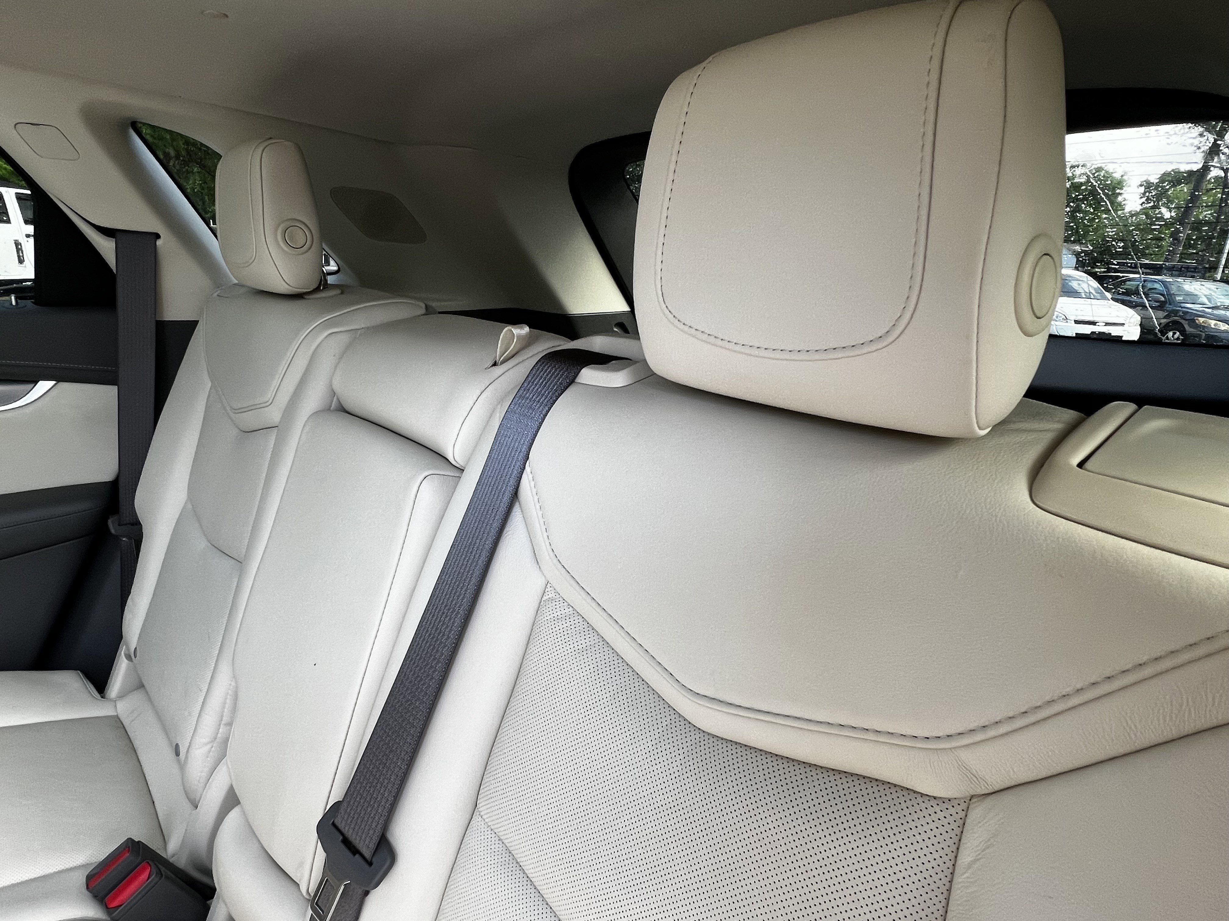 Used 2017 Cadillac XT5 Luxury w/ Driver Awareness Package FWD image 34