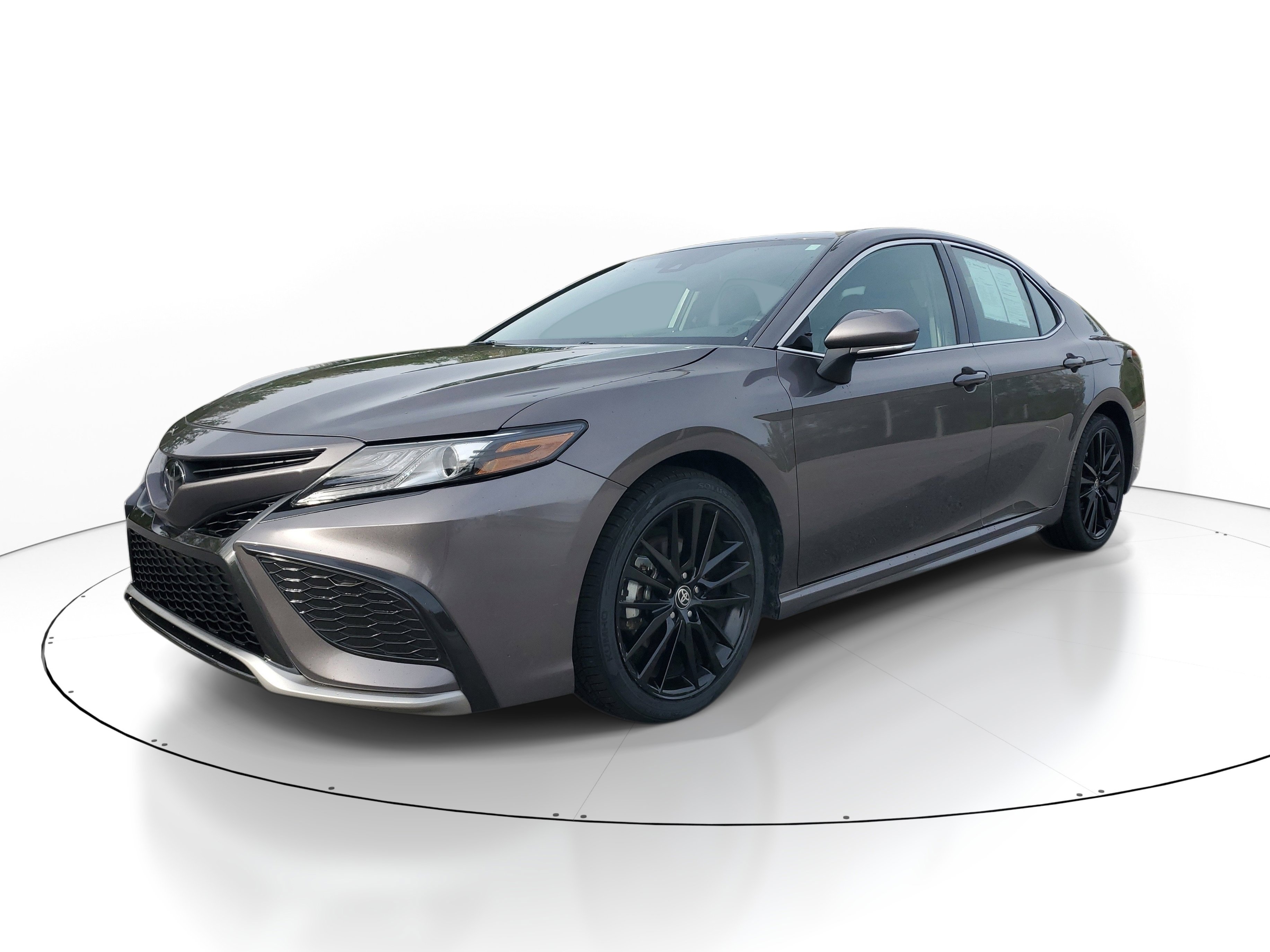 Used 2024 Toyota Camry XSE FWD image 3